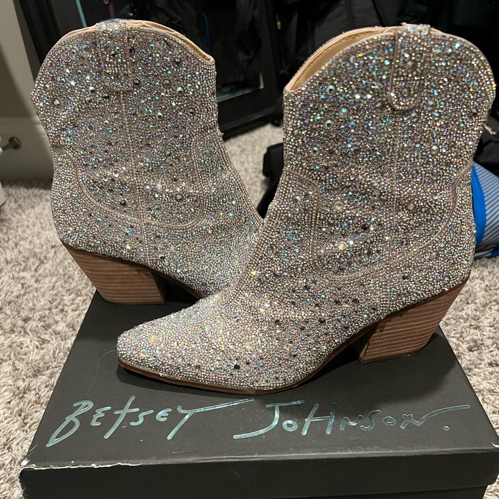Betsey Johnson DIVA RHINESTONES size 9
